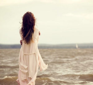 does-she-know-02-ocean-girl-looking-out-to-sea